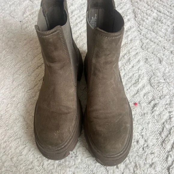 H&M Chelsea boot worn once perfect condition - Picture 3 of 3